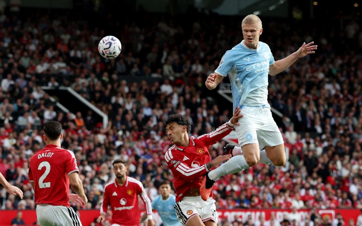 1ECED090-B559-4201-8B84-572A8677261C 4K Football wallpaper