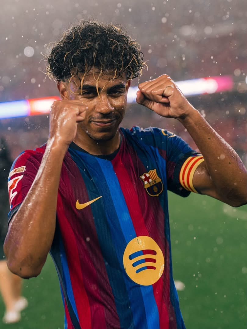 11F6BC54-0D91-41A3-B465-BB052F006DE4 4K Football wallpaper